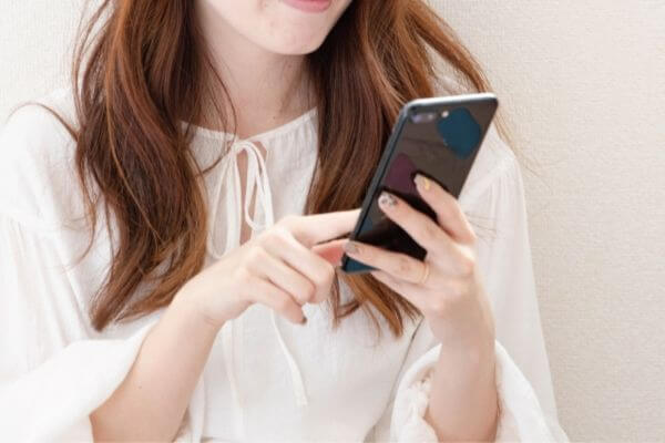 スマホ　女性